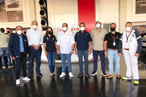 Agencia Bella recibe visita de el Administrador General del Banco de Reservas